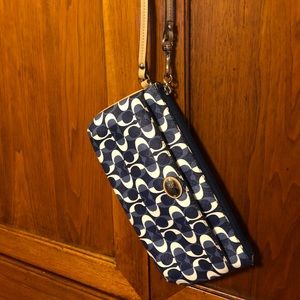 Excellent condition Coach wristlet